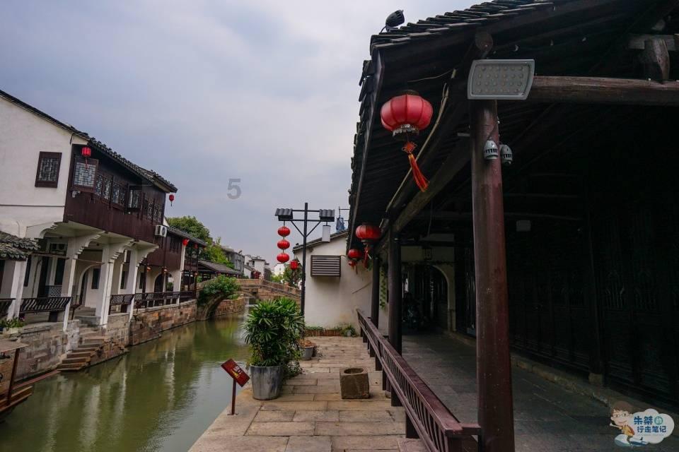 跳跃的立方体